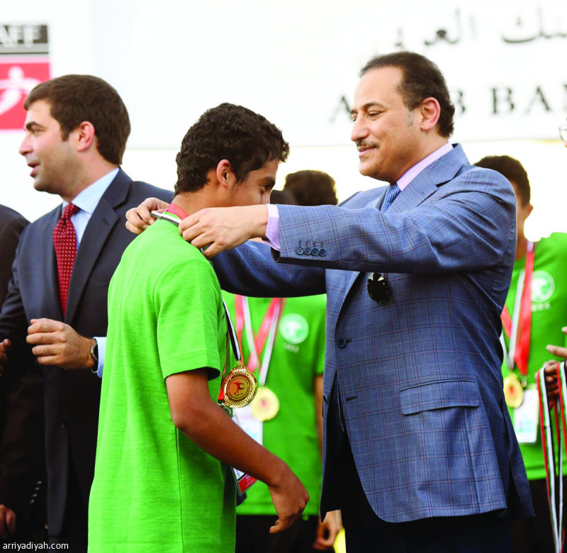 الغرب يزف الأخضر