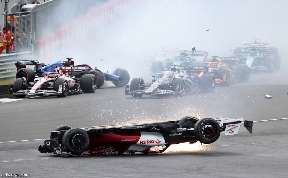 فورمولا1.. حادث مروع يوقف سباق بريطانيا