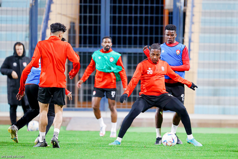 الغياب
يهدد الغامدي