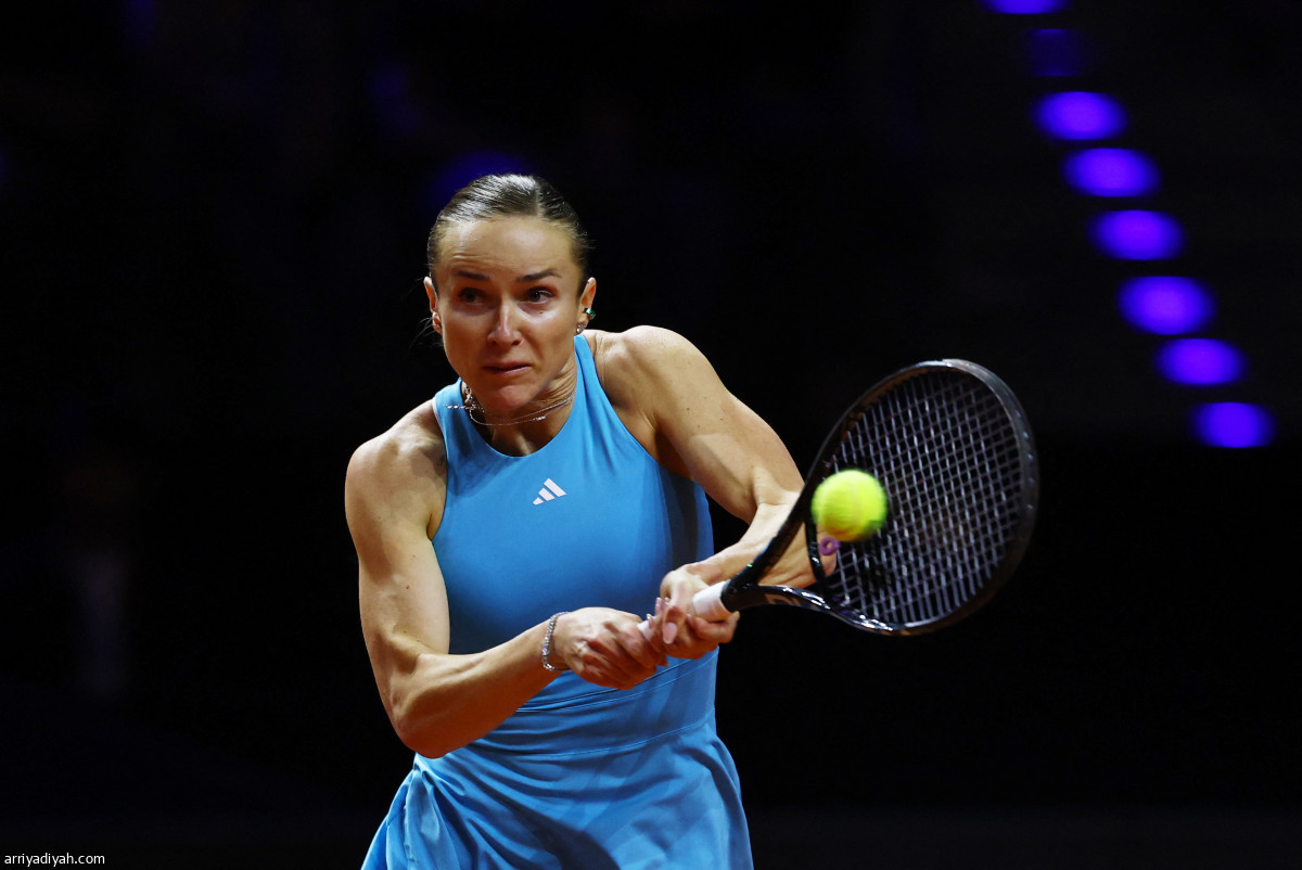 إلينا تحتفل