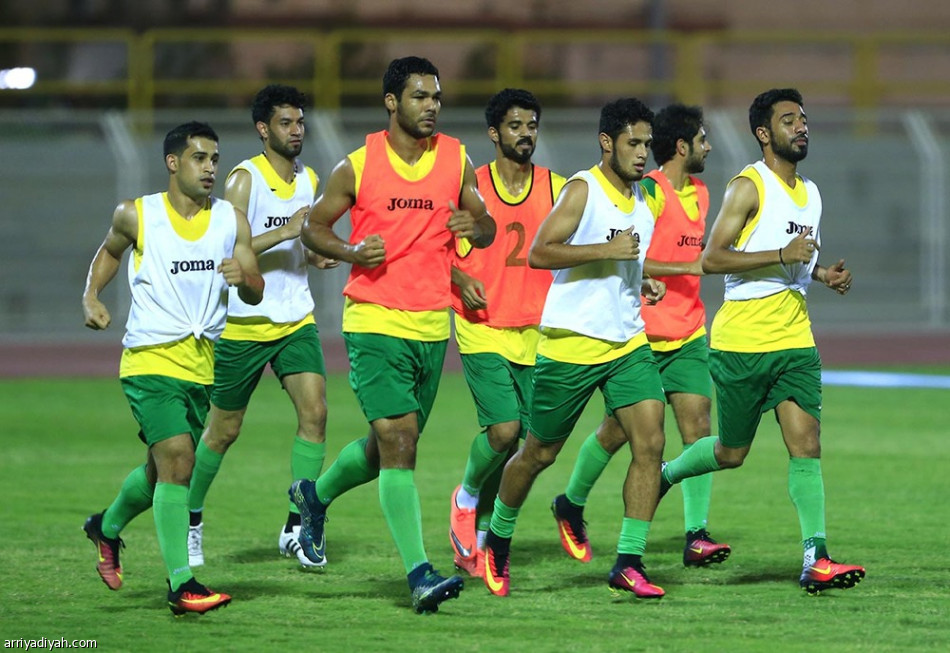 الخليج يواصل إعداده للهلال والمحمد يشارك في التدريب