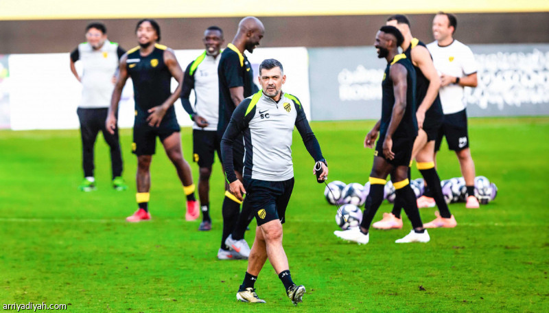 سيرجيو كونسيساو يمنع الراحة عن لاعبي الاتحاد حتى موعد ديربي الأهلي