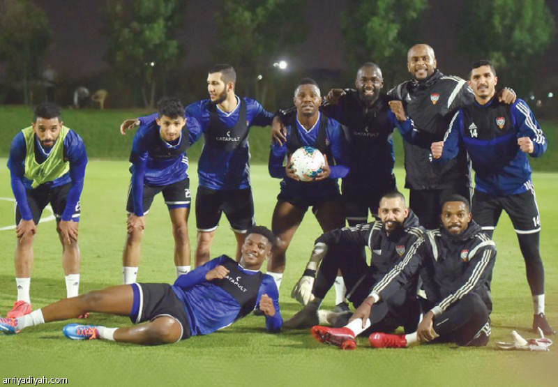 صورة التقطت أمس للاعبي منتخب الإمارات عقب الحصة التدريبية استعدادًا لمواجهة العراق (المركز الإعلامي ـ المنتخب الإماراتي)