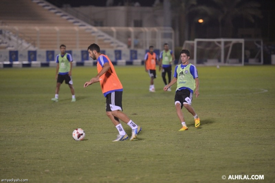 وسط مشاركة سالم الدوسري .. الهلال يفرض السريه على تدريباته 