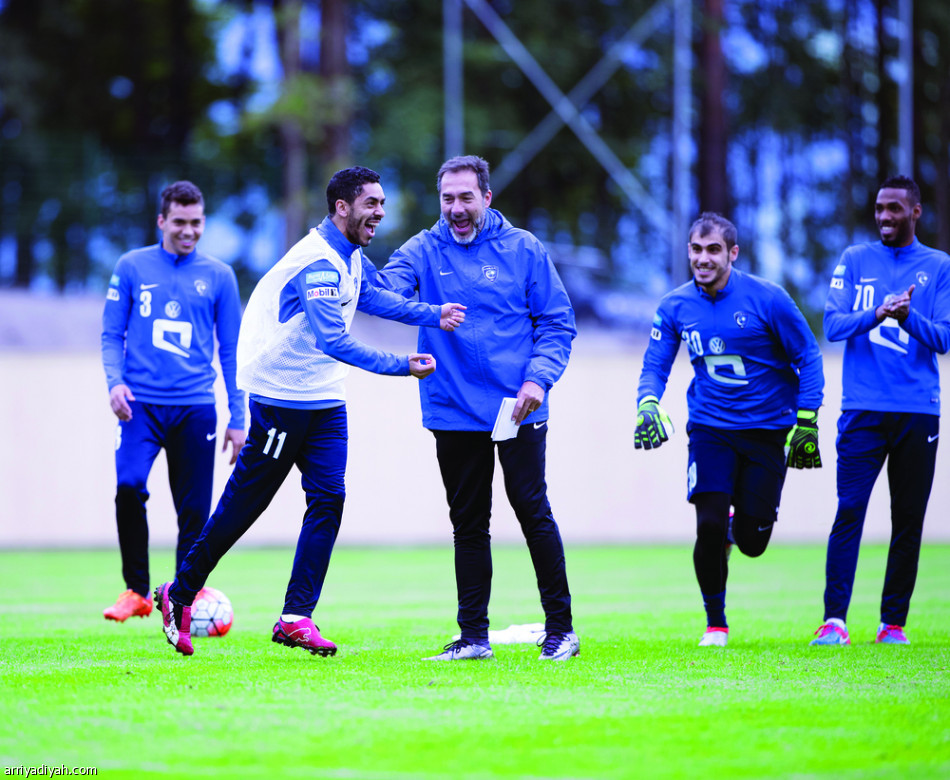 الهلال يوقع مع بديل ألميدا .. وجوستافو يناور بـ “كامل الملعب”