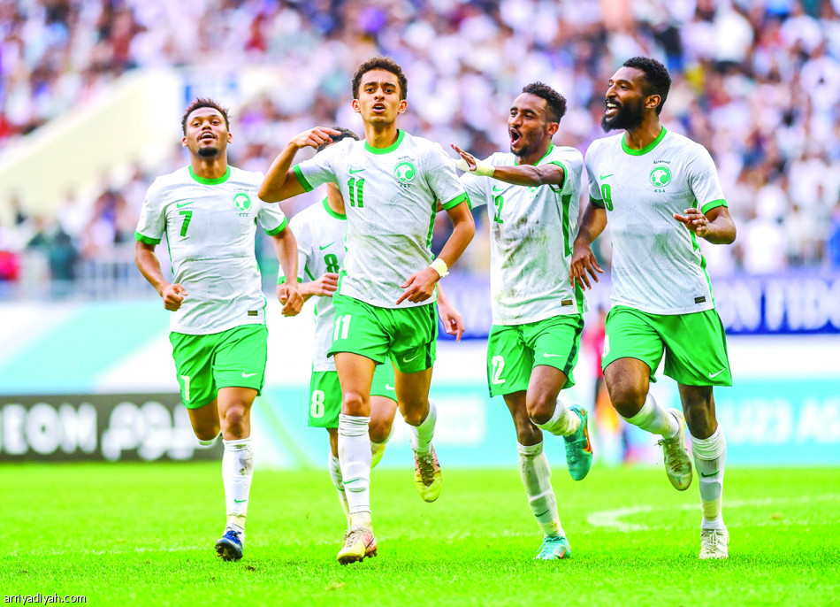 خطف الكأس.. 
الأخضر.. الثالثة ثابتة