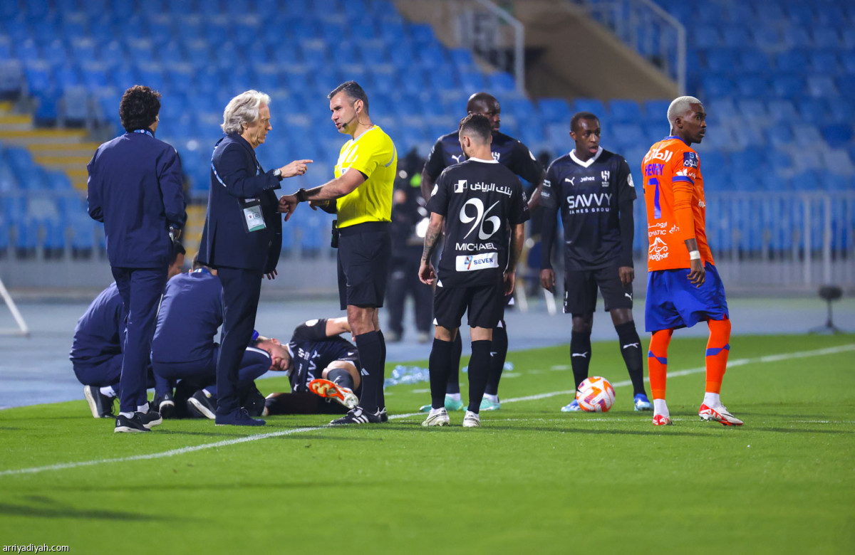 الهلال لا يتوقف