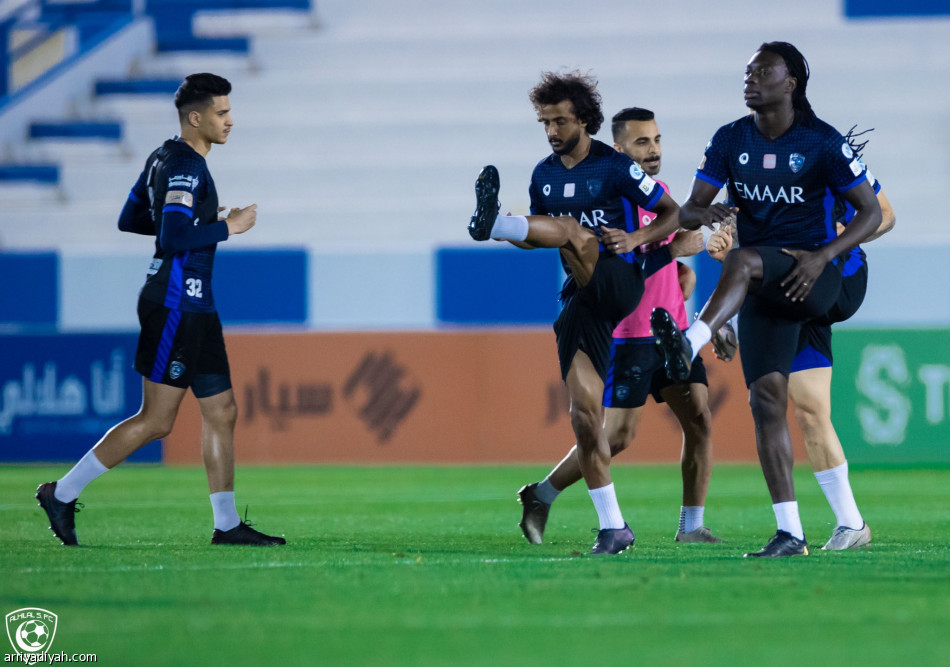 الهلال يتأهب للقادسية.. والحمدان يغيب