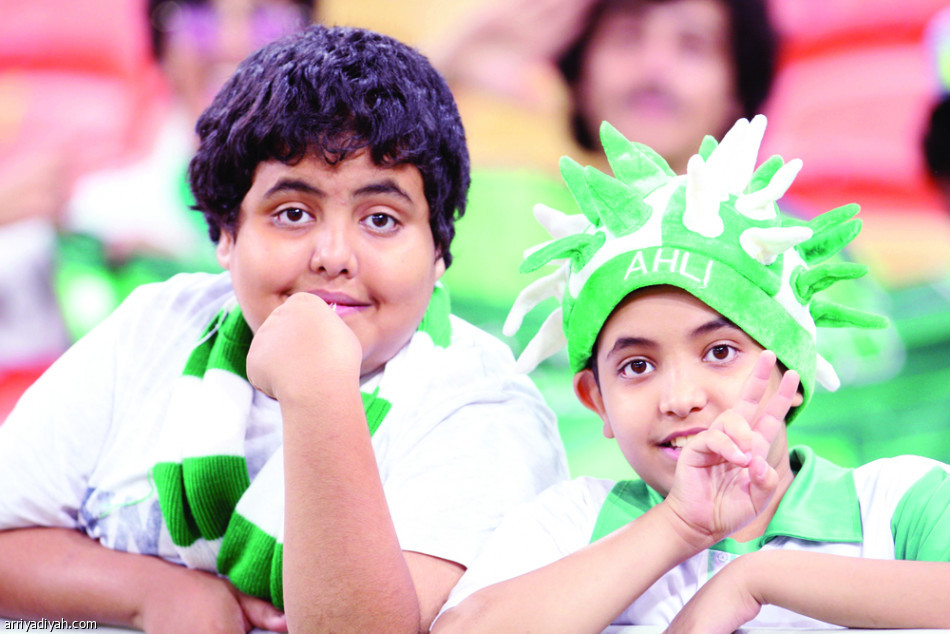 الجماهير تستجيب للنداء