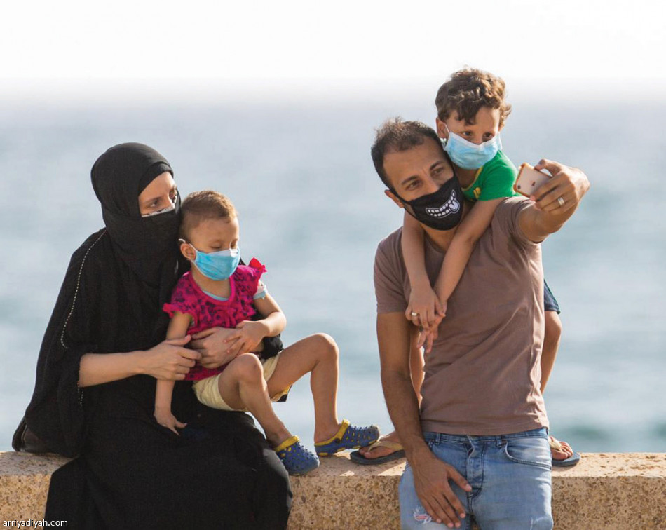 الكورنيش..
زحمة قبل الإغلاق