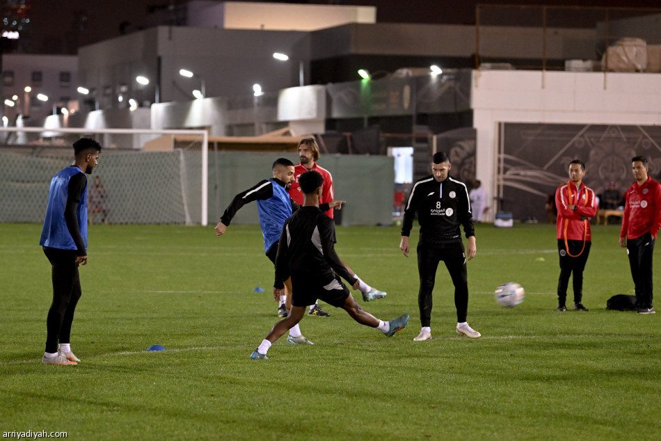 بانيجا والعابد يغيبان عن تدريبات الشباب