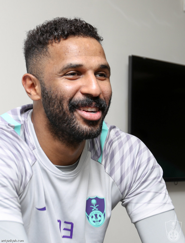 العويس يعود.. والأهلي يتدرب فترتين