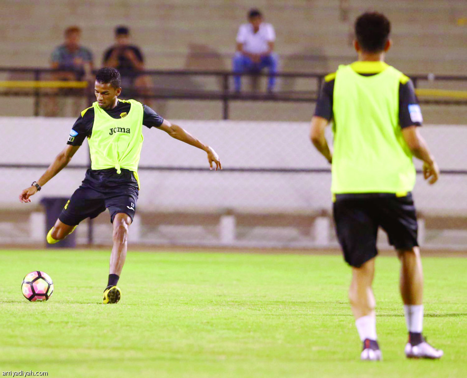 الاتحاد يستعد للكلاسيكو بالمكافآت