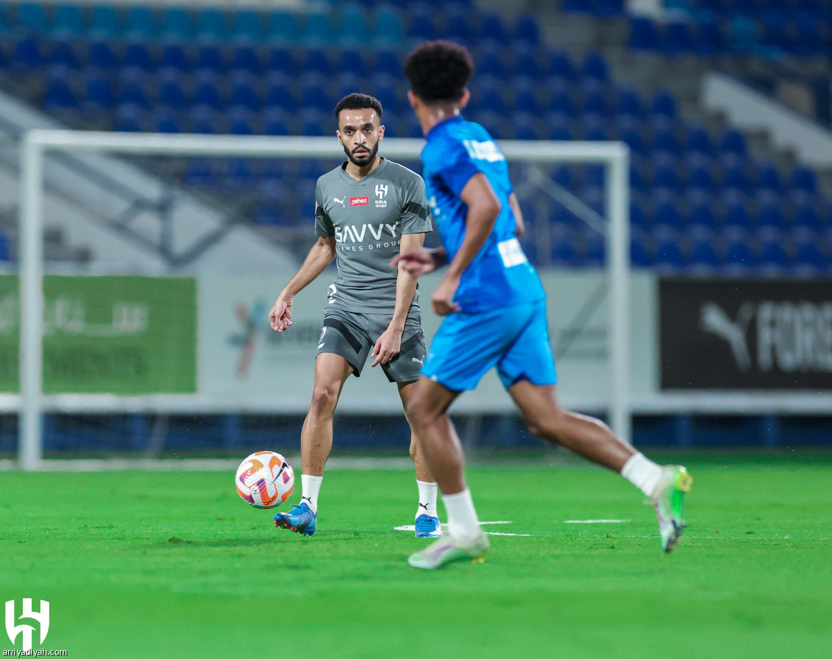 الهلال يناور