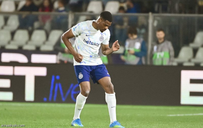 إنتر يعاقب كومو برباعية