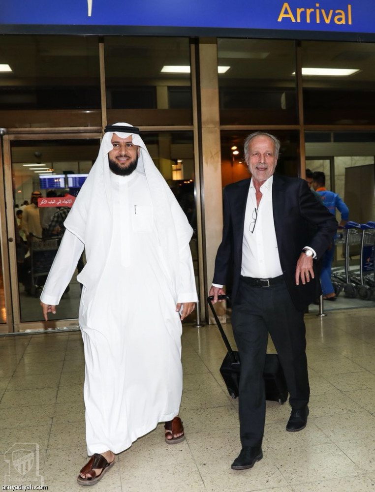 مكتشف صلاح يباشر عمله في الاتحاد