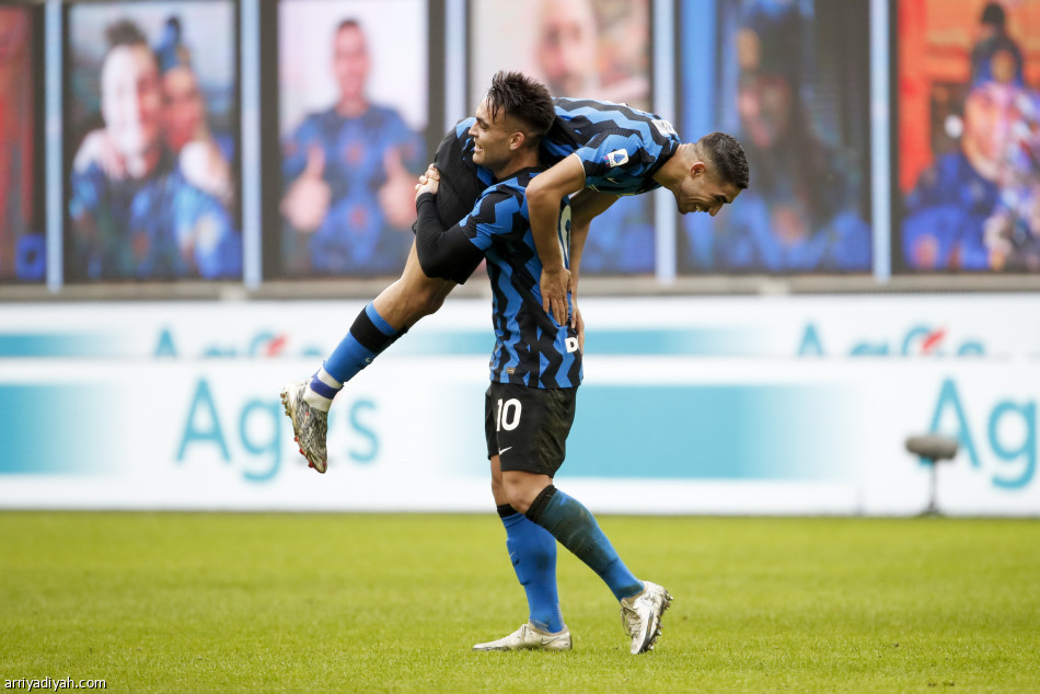 الإنتر يضرب بسداسية.. ويتصدر مؤقتا