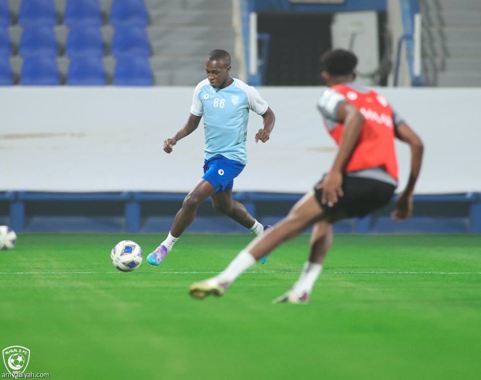 دياز يريح رباعي الهلال قبل الشارقة