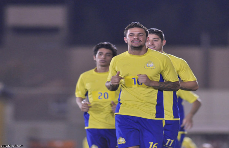 ايفرتون والتون في تدريبات النصر