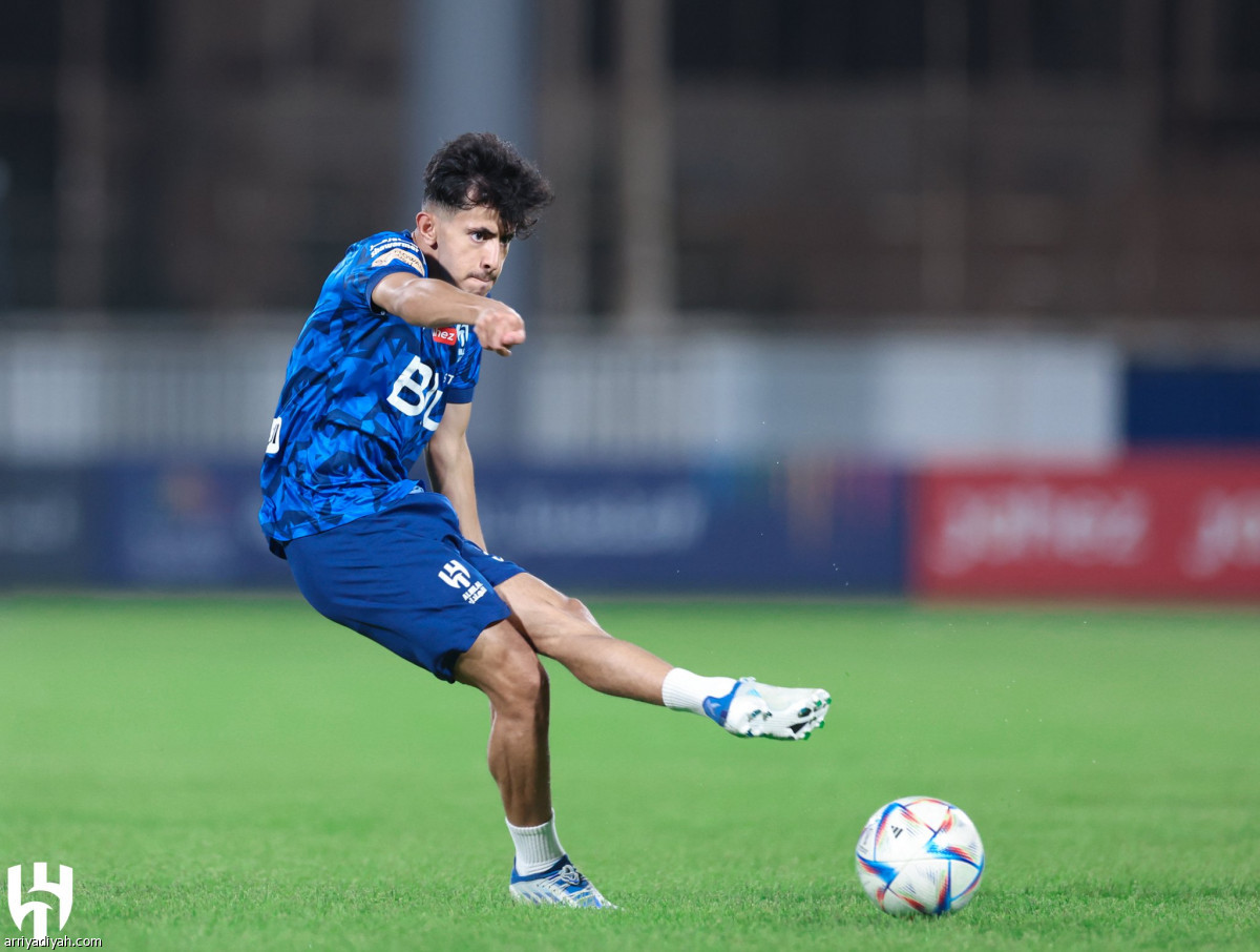 الهلال يناور