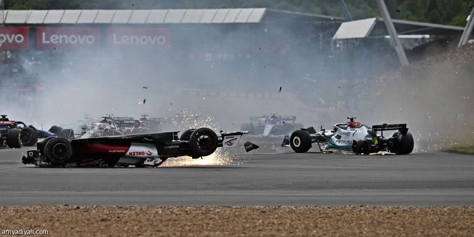 فورمولا1.. حادث مروع يوقف سباق بريطانيا