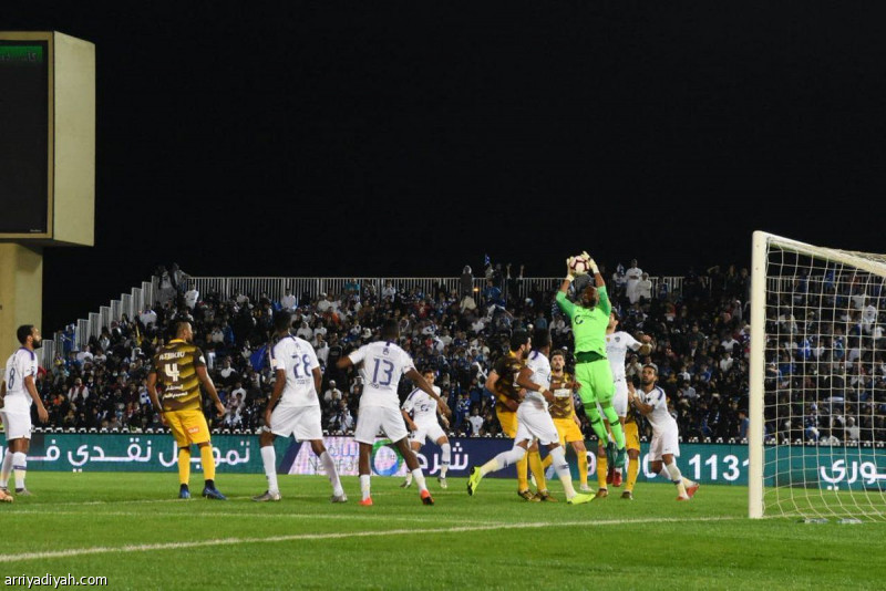 الهلال يواجه أحد للابتعاد عن النصر