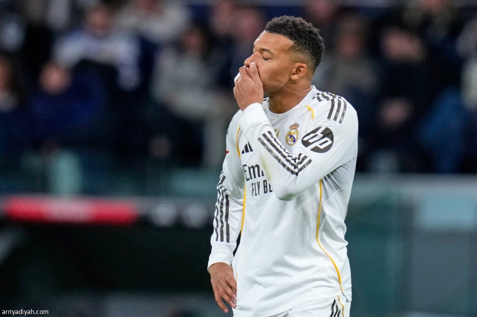 الريال.. خسارة ثانية