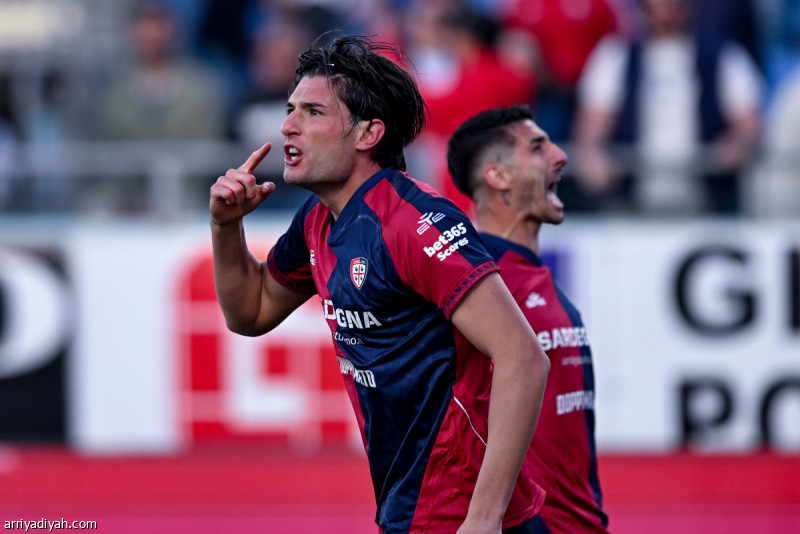 بثلاثية.. كالياري يبتعد عن الهبوط