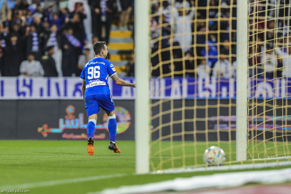 الهلال ينهض برباعية التعاون