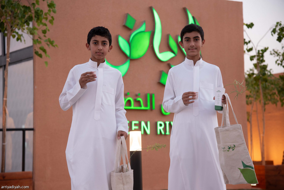 «الرياض الخضراء» يواصل تشجير الأحياء السكنية