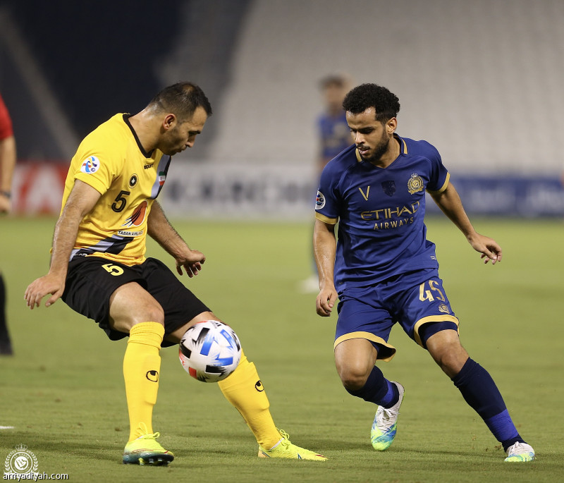 حمدالله يقود النصر إلى الصدارة القارية