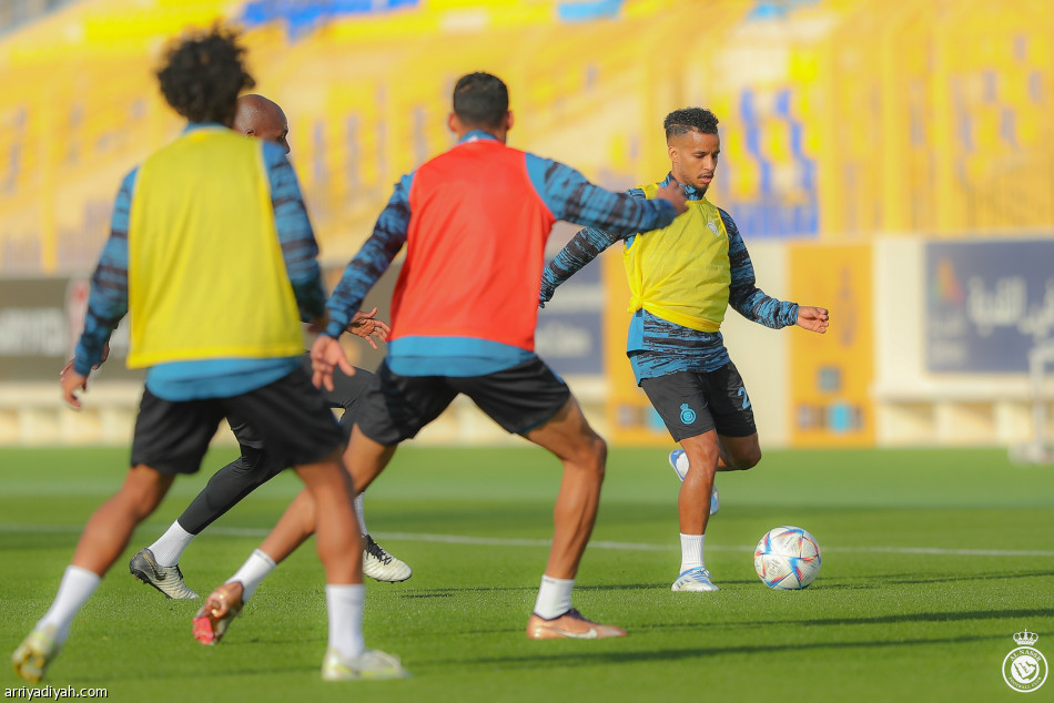 النصر يبدأ تحضيرات مواجهة الفتح