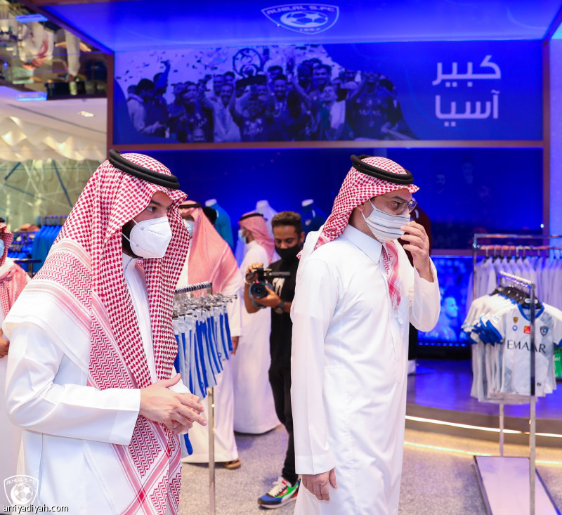قبل أيام من الديربي.. الهلال يفتتح متجره