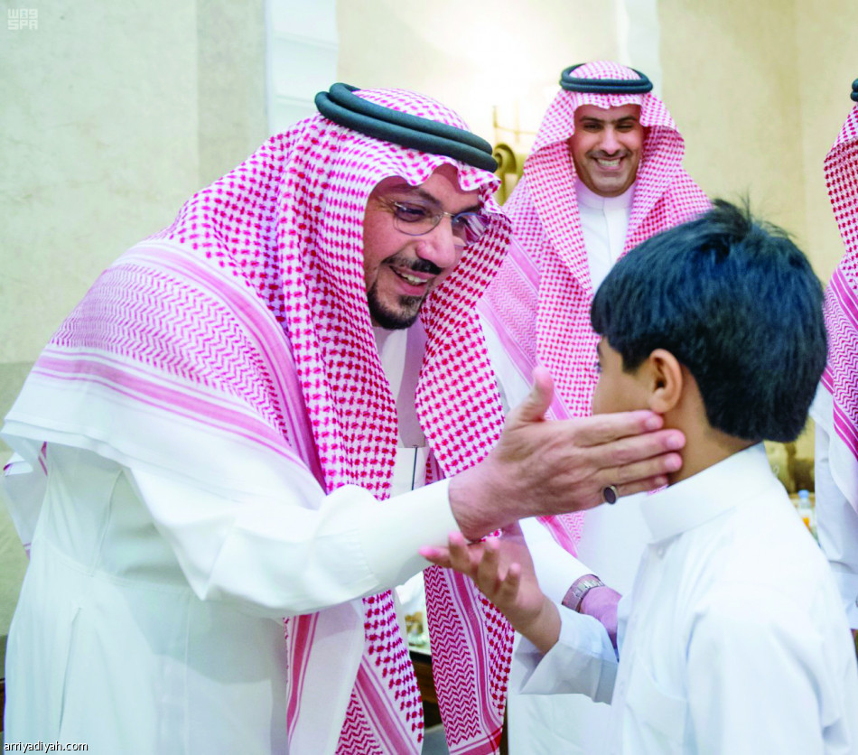 أبناء التربية على مائدة أمير القصيم