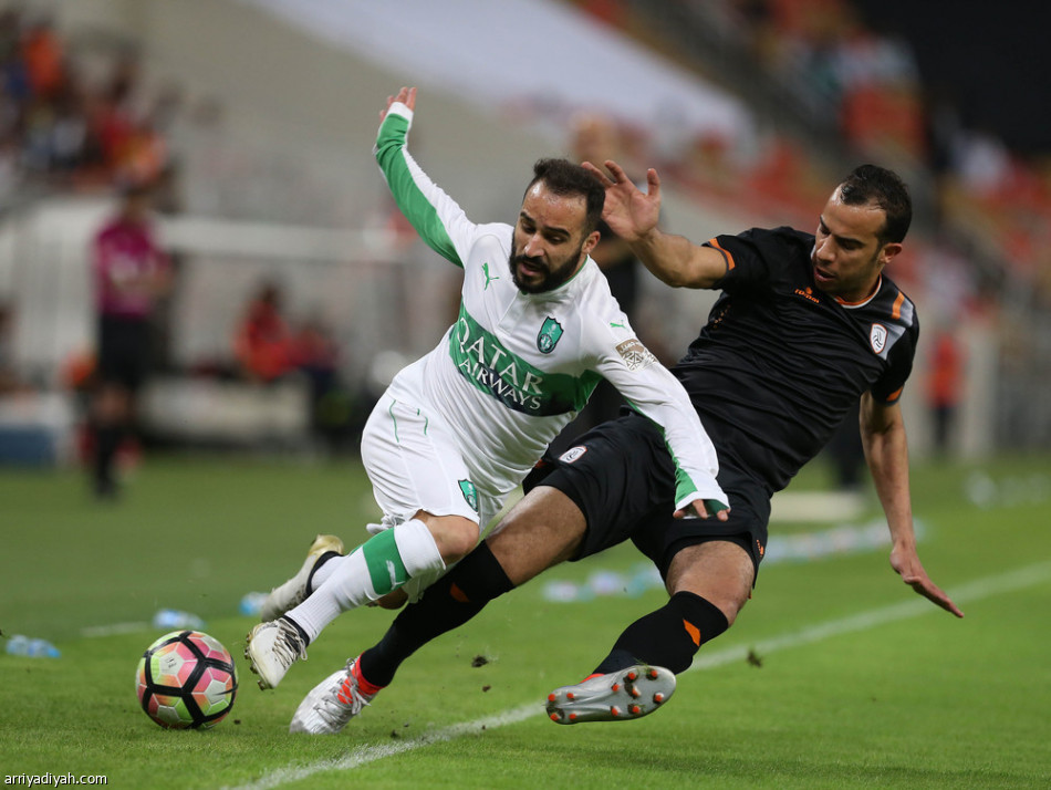 الأهلي يزيد مواجع الشباب بثلاثية