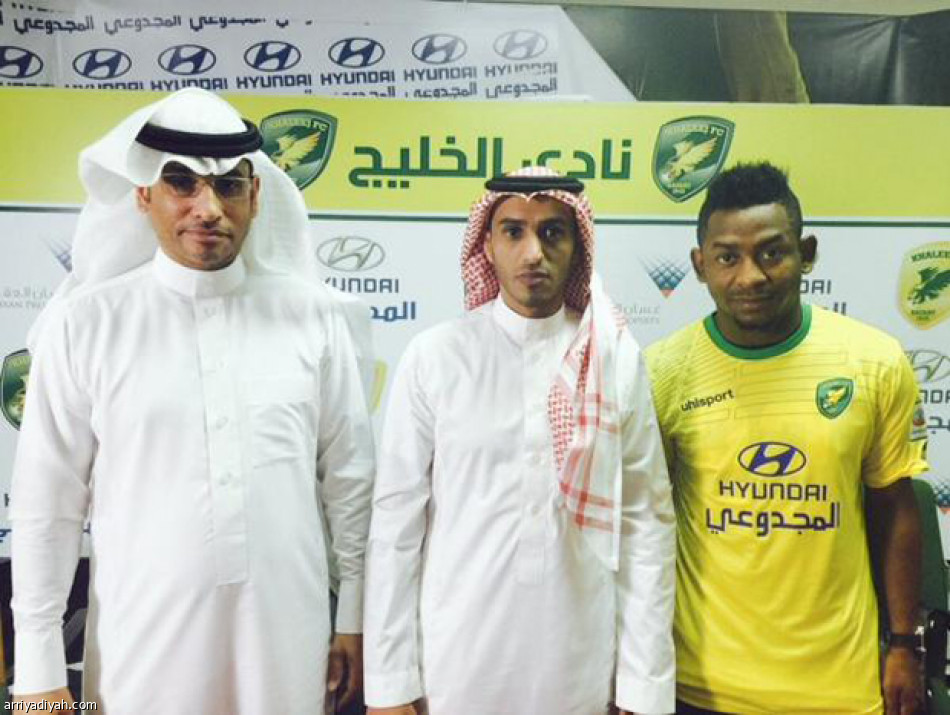 الخليج يعزز أطرافه بلاعب الأهلي سامر سالم