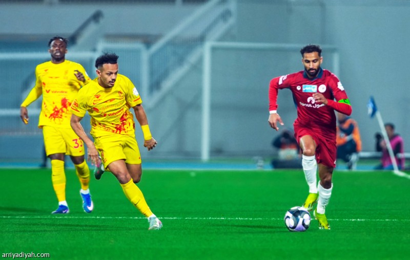ضمك والقادسية يجددان سيناريو الدور الأول