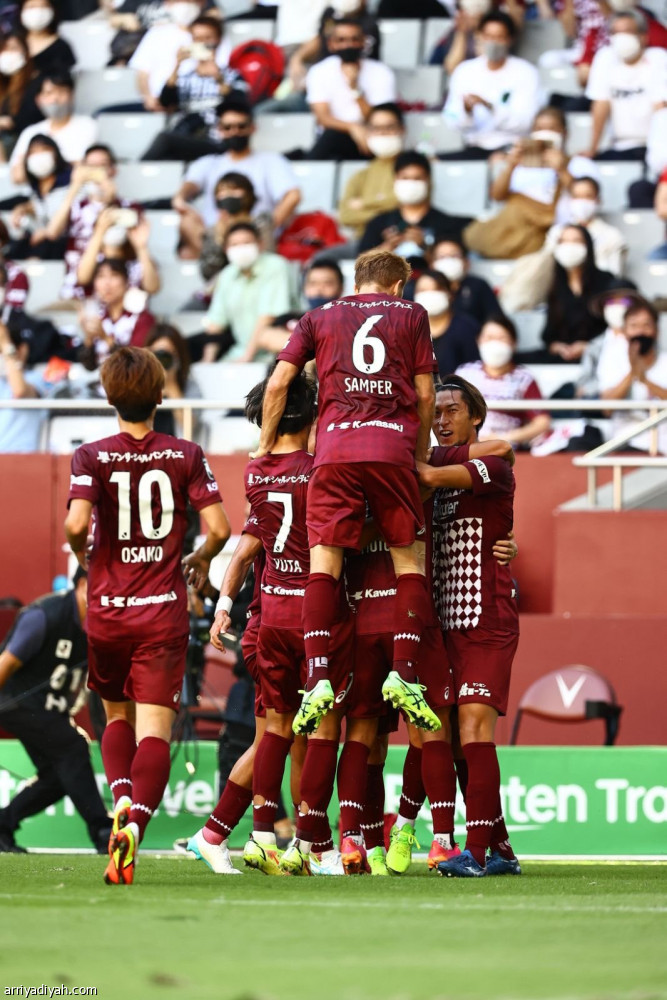 إنييستا يقود فريقه إلى هزيمة أوراوا بخماسية