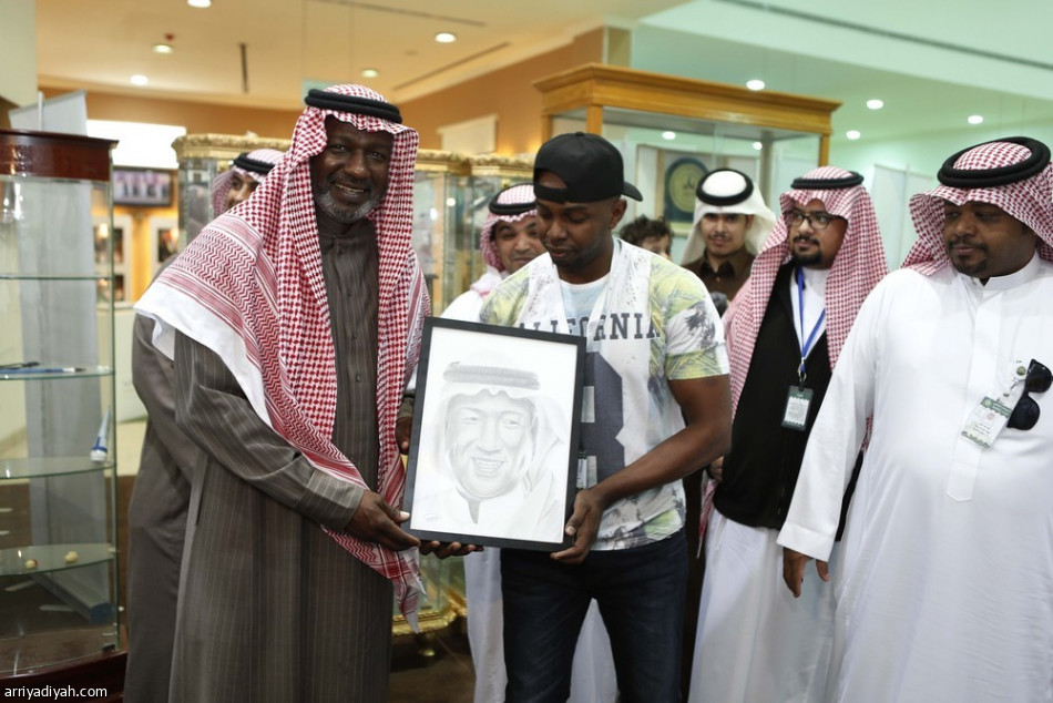 ماجد عبدالله يشيد في جناح الهيئة العامة للرياضة