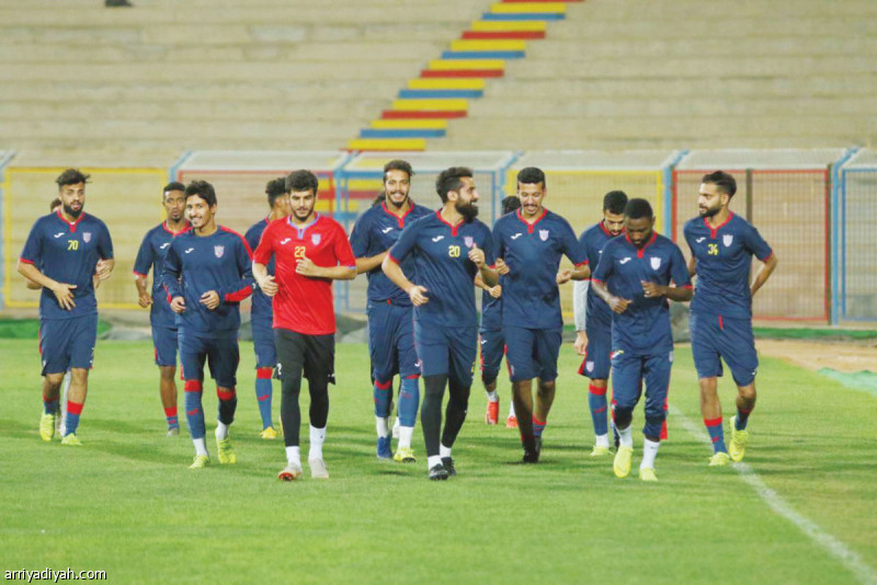 صورة التقطت أمس للاعبي الحزم يركضون خلال التدريبات (المركز الإعلامي ـ الحزم)
