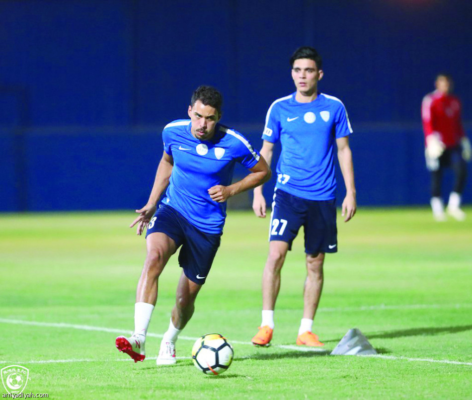 الهلال يطور الاستحواذ