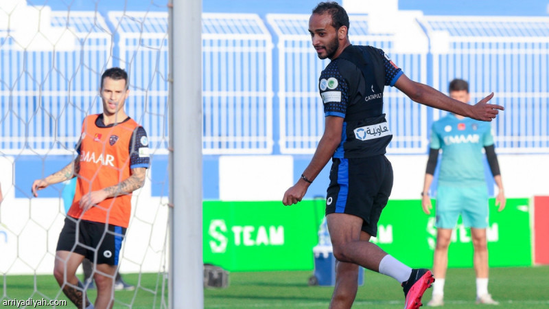 الهلال يستعيد عطيف والشهراني قبل أهلي دبي