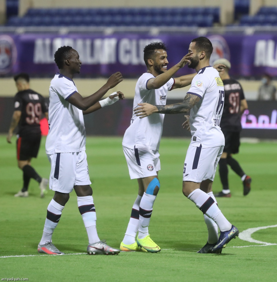 المحياني يعيد فرحة الفرسان