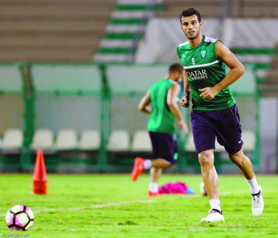 في الأهلي.. الصغار ينقلون تدريبات الكبار