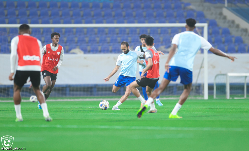 دياز يريح رباعي الهلال قبل الشارقة