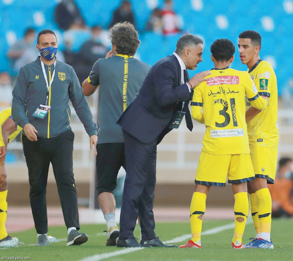 على طريقة الفتح
الاتحاد يبلغ الأربعة