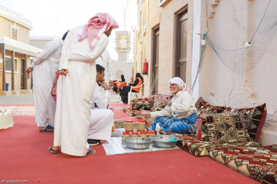 القشيد والخنفروش.. 
أكلات إماراتية تزين عكاظ