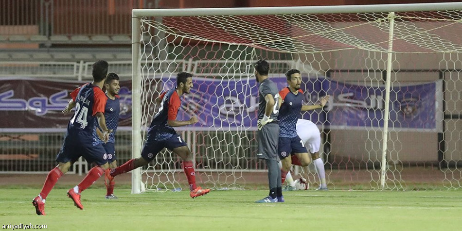 دوري الأولى.. العين يهزم الطائي ويحلق في الصدارة