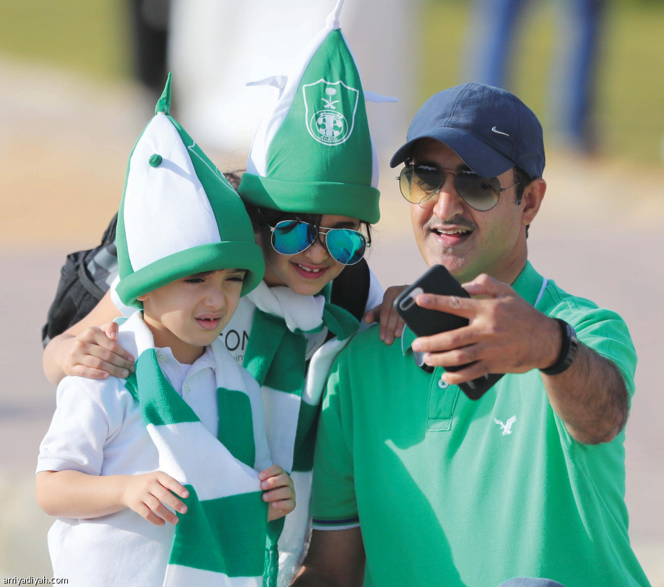 الكلاسيكو  يجذب الصغار والكبار