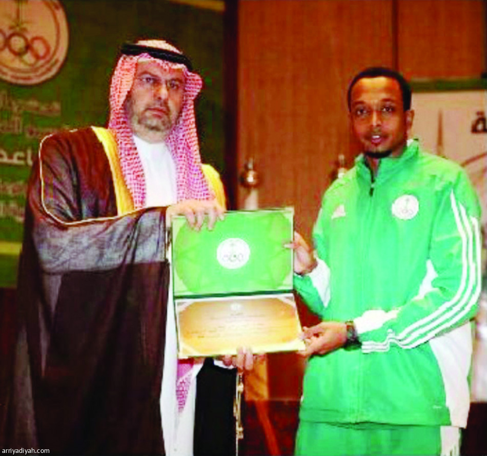 4 لاعبين من النخيل لمنتخبي القدم والقوى